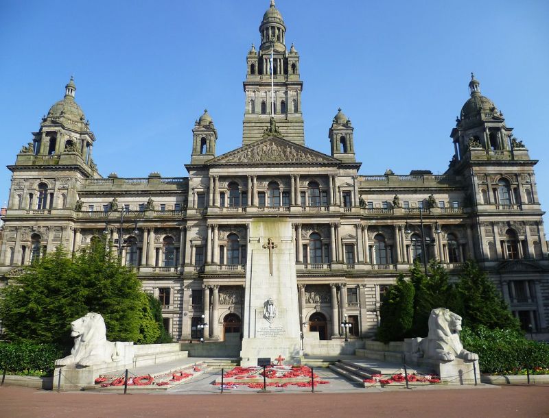 1280px-Glasgow_City_Chambers_and_War_Memorial